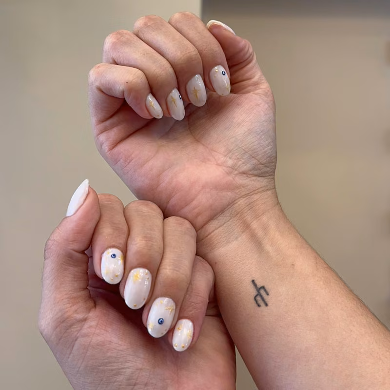Uñas claras con detalles